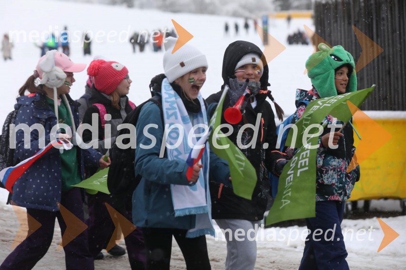 Navijaško prizorišče v Planici ogreli Otroci Triglava