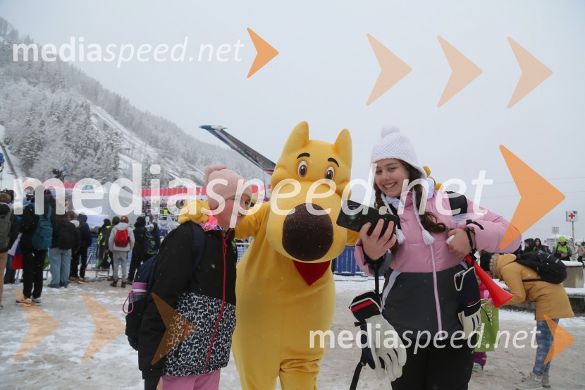 Navijaško prizorišče v Planici ogreli Otroci Triglava
