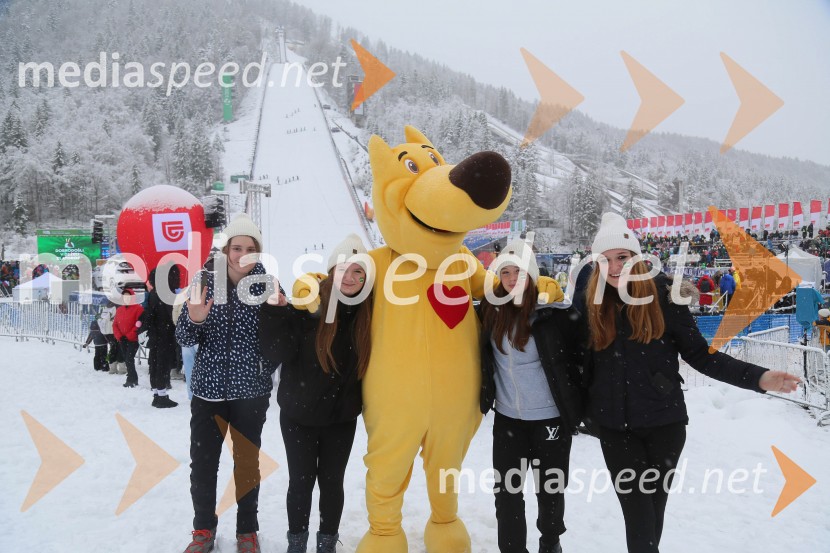 Navijaško prizorišče v Planici ogreli Otroci Triglava