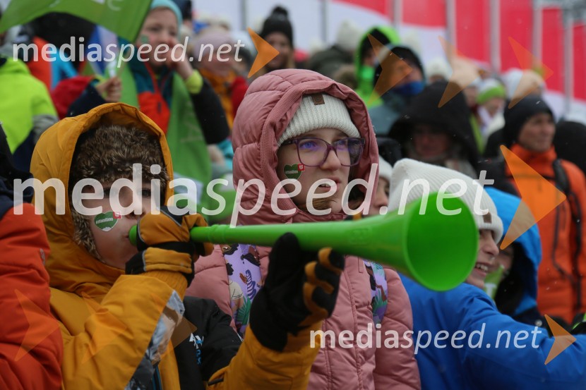 Navijaško prizorišče v Planici ogreli Otroci Triglava