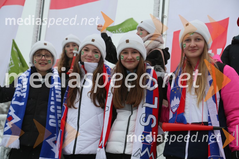 Navijaško prizorišče v Planici ogreli Otroci Triglava