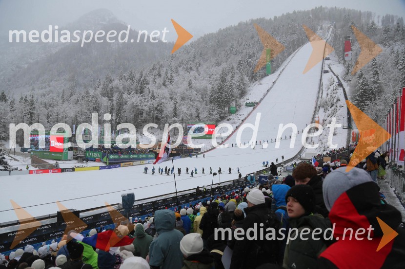 Navijaško prizorišče v Planici ogreli Otroci Triglava