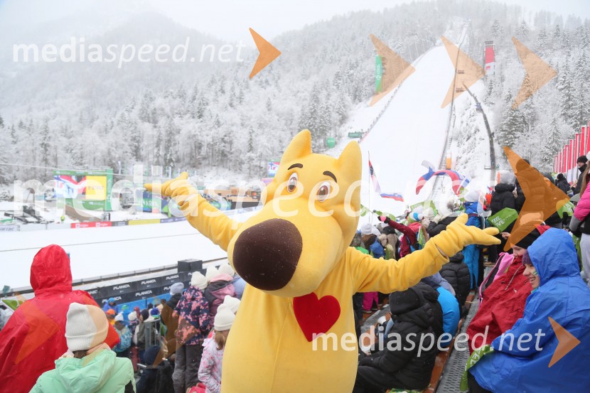 Navijaško prizorišče v Planici ogreli Otroci Triglava