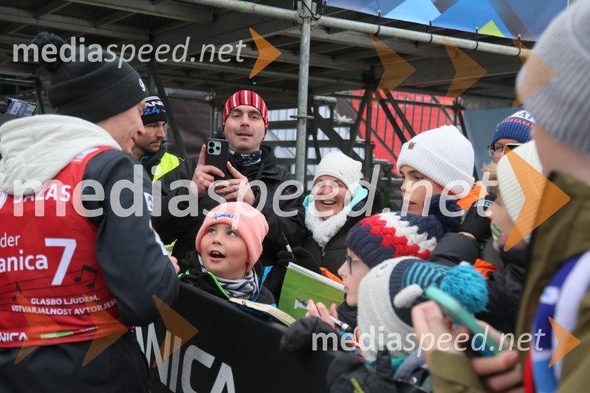 Navijaško prizorišče v Planici ogreli Otroci Triglava
