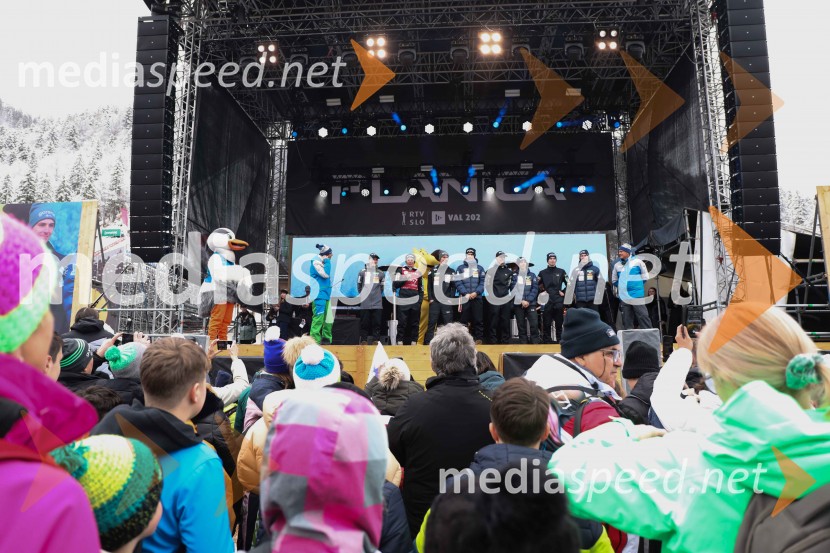 Navijaško prizorišče v Planici ogreli Otroci Triglava