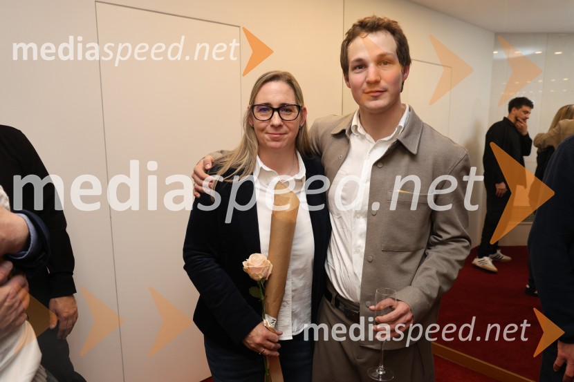 Kakšno ime pa je to, premiera, SNG Maribor