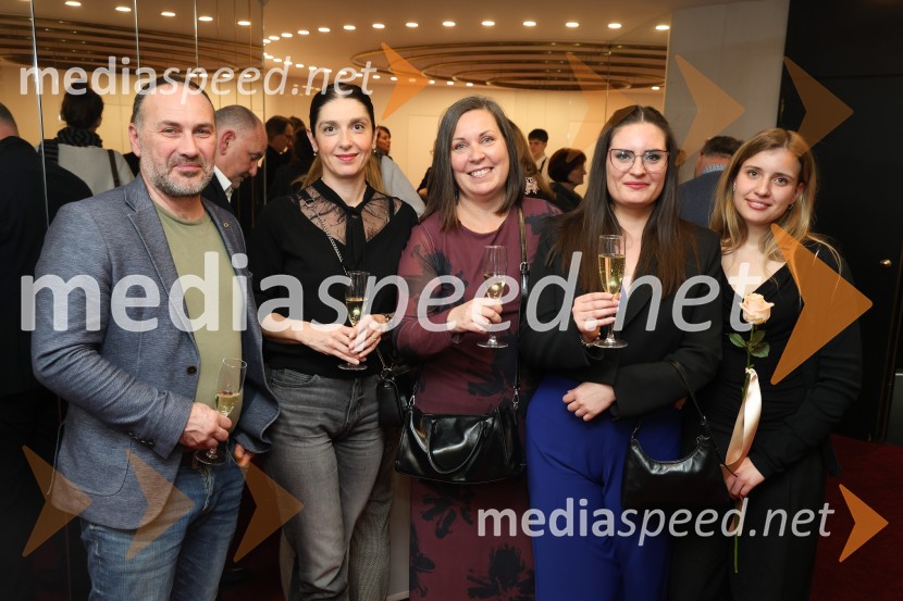 Kakšno ime pa je to, premiera, SNG Maribor