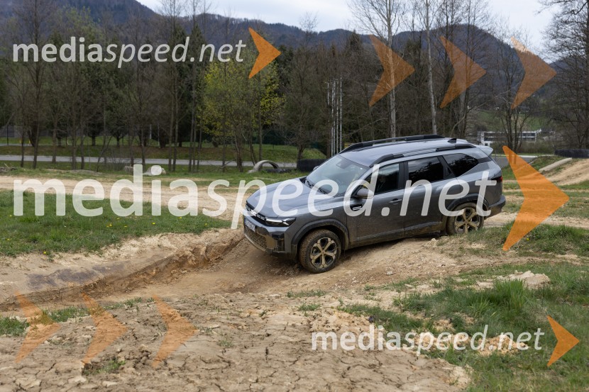 Dacia dan v znamenju terenskih izzivov in testnih voženj