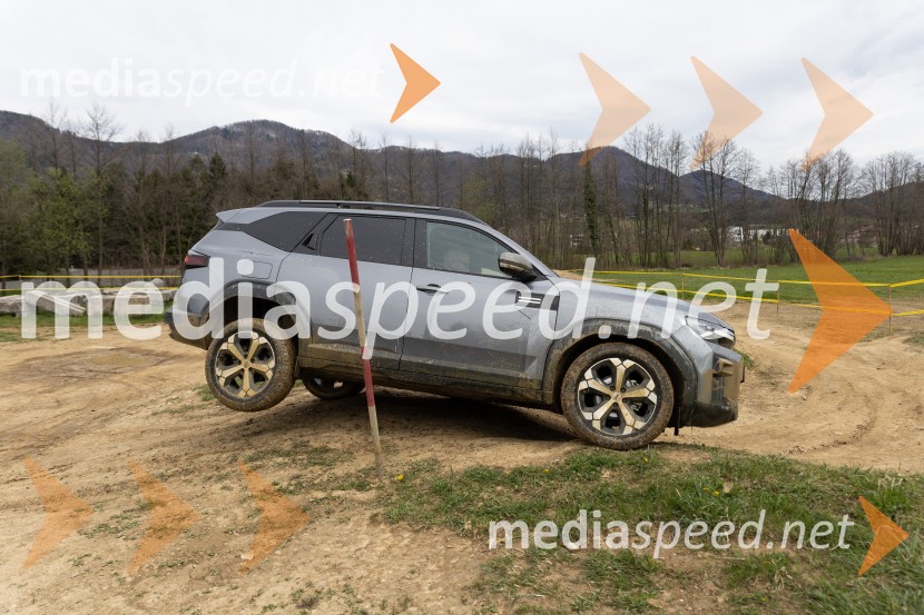 Dacia dan v znamenju terenskih izzivov in testnih voženj