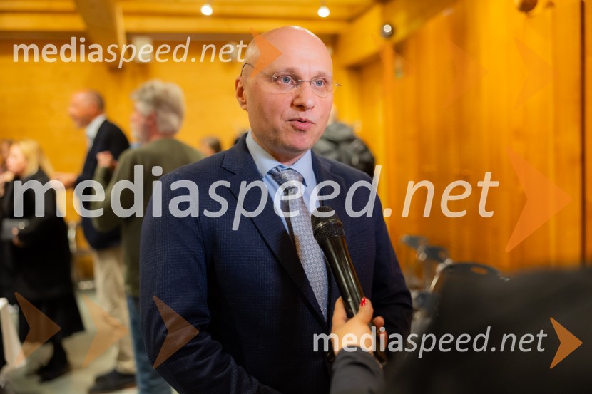 Iskrivo v živo: dr. Kozma Ahačič