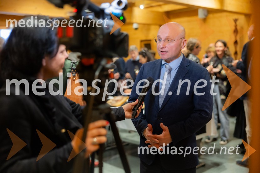 Iskrivo v živo: dr. Kozma Ahačič