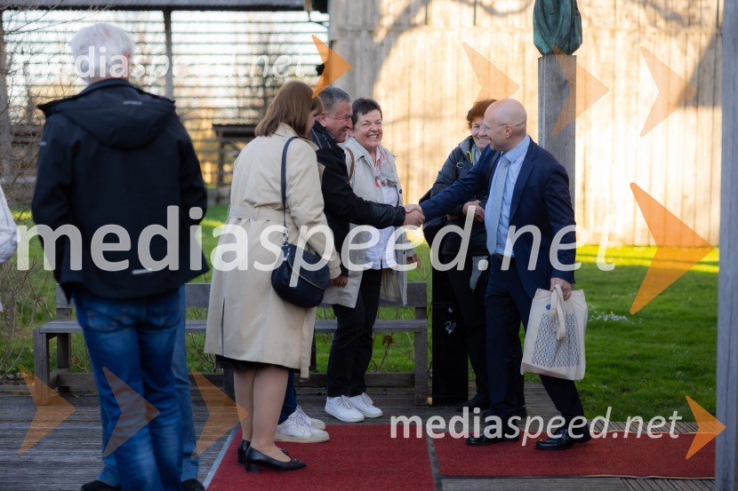 Iskrivo v živo: dr. Kozma Ahačič