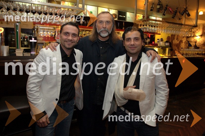 Jože Kontrec, član skupine Langa, Dragan Bulič, glasbeni urednik na Valu 202 in Mišo Kontrec, član skupine LangaSkupina Langa, promocija novega albuma Sunac