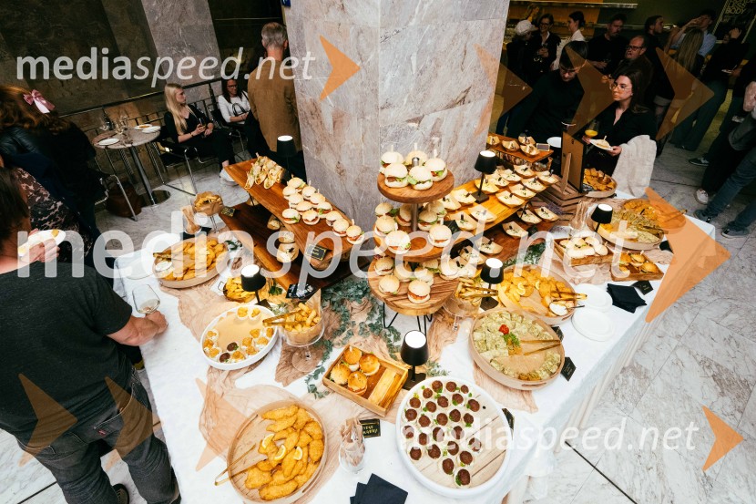 Brezmejno telo, premiera