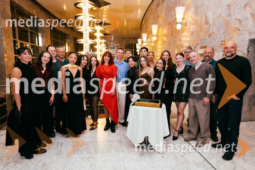 Brezmejno telo, premiera