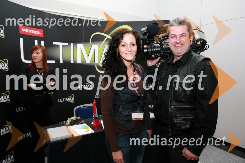 Ivana Djindjić, novinarka RTV Studio B in Marko Leskovec, snemalecEnergija 2009, 5. mednarodna energetska konferenca