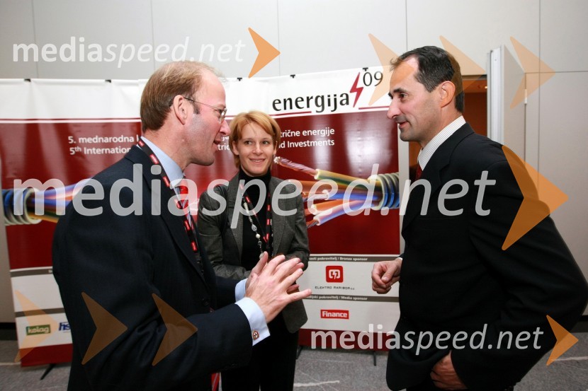 Andrew Page, veleposlanik Velike Britanije, Alenka Černe, veleposlaništvo Velike Britanije in mag. Janez Kopač, generalni direktor Direktorata za energijo, Ministrstvo za gospodarstvo Republike SlovenijeEnergija 2009, 5. mednarodna energetska konferenca