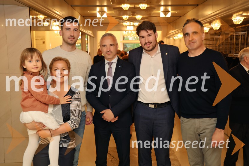  ... ;  ... ;  Janez Cigler Kralj, poslanec;  ... ;  ... Dobrodelni koncert Zavoda Antona Martina Slomška