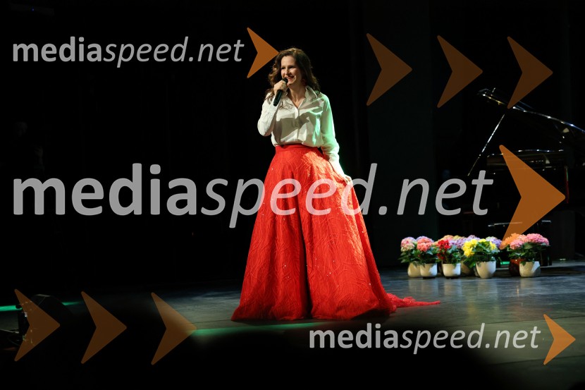  Manca Izmajlova, pevkaDobrodelni koncert Zavoda Antona Martina Slomška