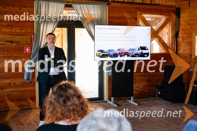 Toyota RAV4, tiskovna konferenca