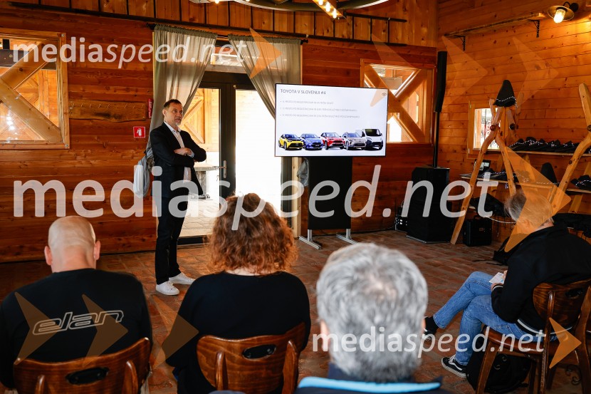 Toyota RAV4, tiskovna konferenca