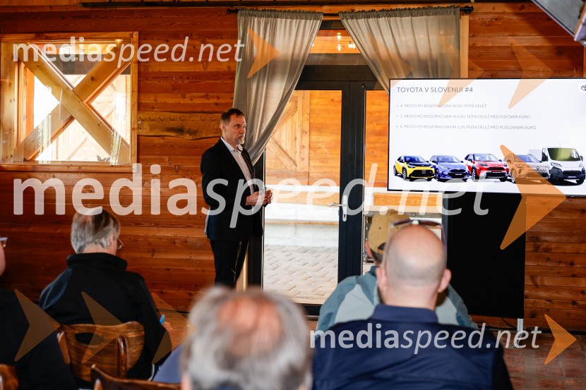 Toyota RAV4, tiskovna konferenca