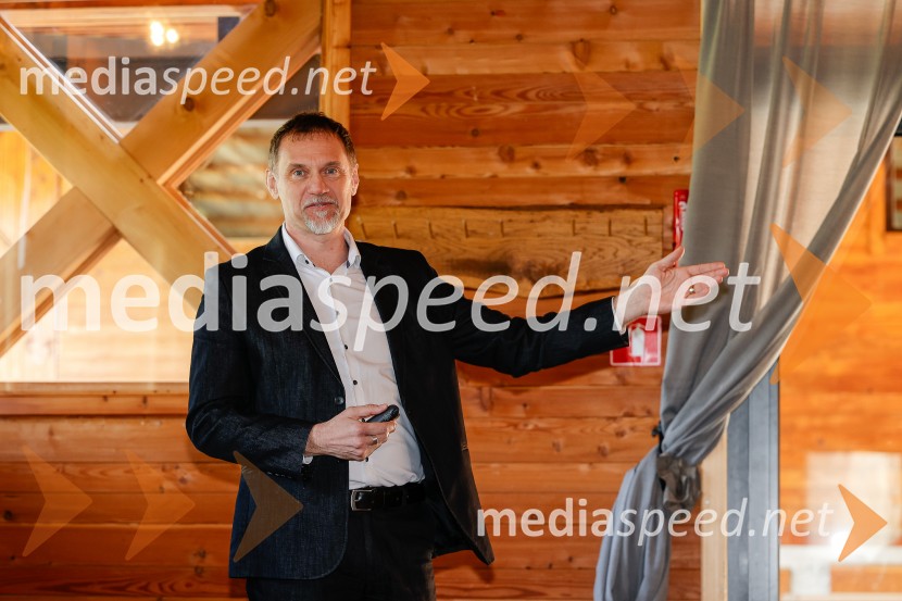 Toyota RAV4, tiskovna konferenca