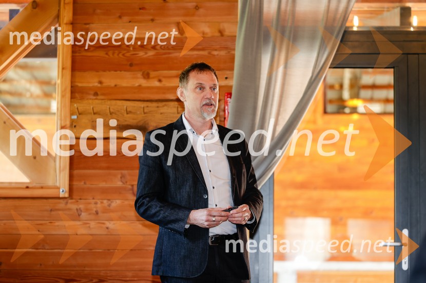 Toyota RAV4, tiskovna konferenca