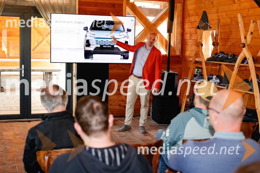 Toyota RAV4, tiskovna konferenca