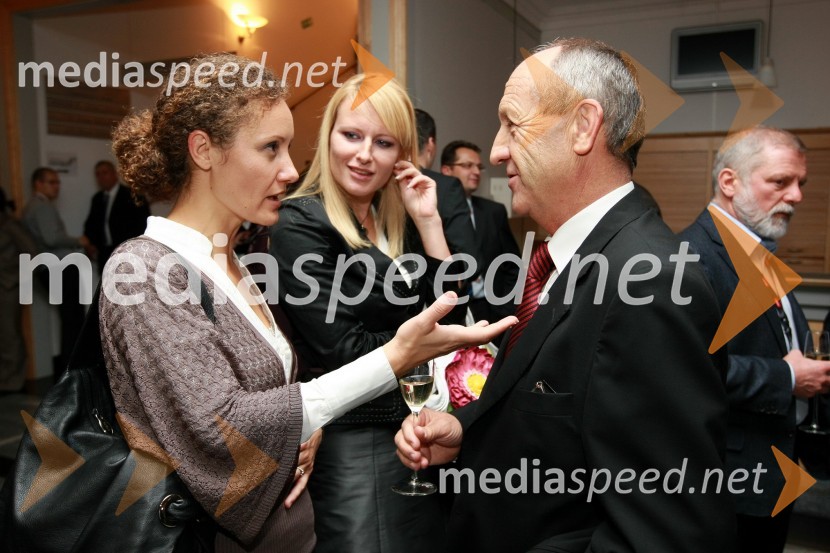 Simona Rakuša, vodja odnosov z javnostmi Microsoft Slovenija, Nina Tomažin, direktorica agencije Propiar in Branko Pavlin, predsednik uprave časopisne družbe DnevnikEnergija 2009, 5. mednarodna energetska konferenca