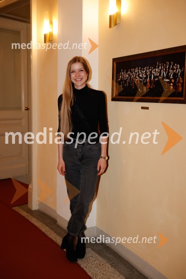 Alica v čudežni deželi, premiera