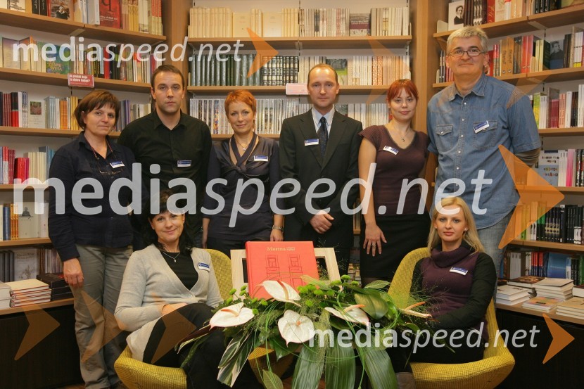 Ekipa zaposlenih v Mestni knjigarni Maribor (MKM)Mladinska knjiga, odprtje Mestne knjigarne Maribor