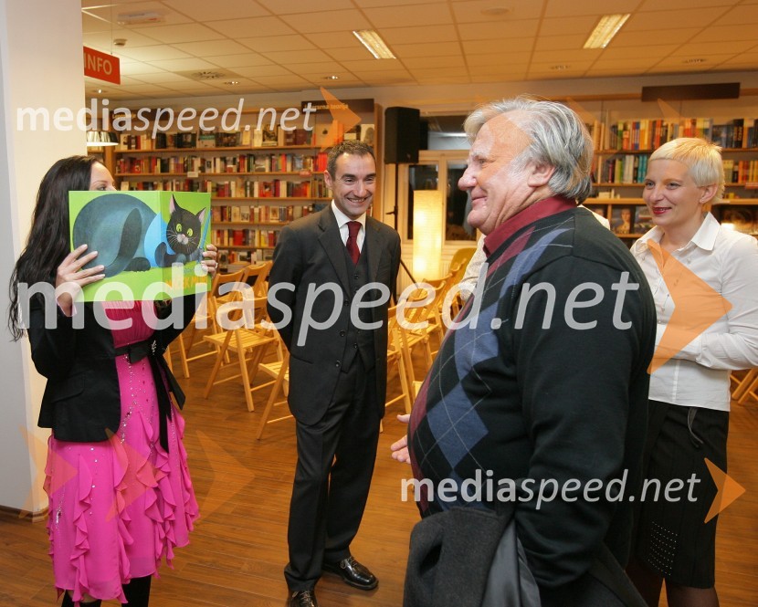 Veronika Žajdela, povezovalka prireditve, Ivan Gračan, direktor maloprodaje Mladinske knjige Trgovine, Tone Partljič, pisatelj in Metka Zver, marketing Mladinske knjige TrgovineMladinska knjiga, odprtje Mestne knjigarne Maribor