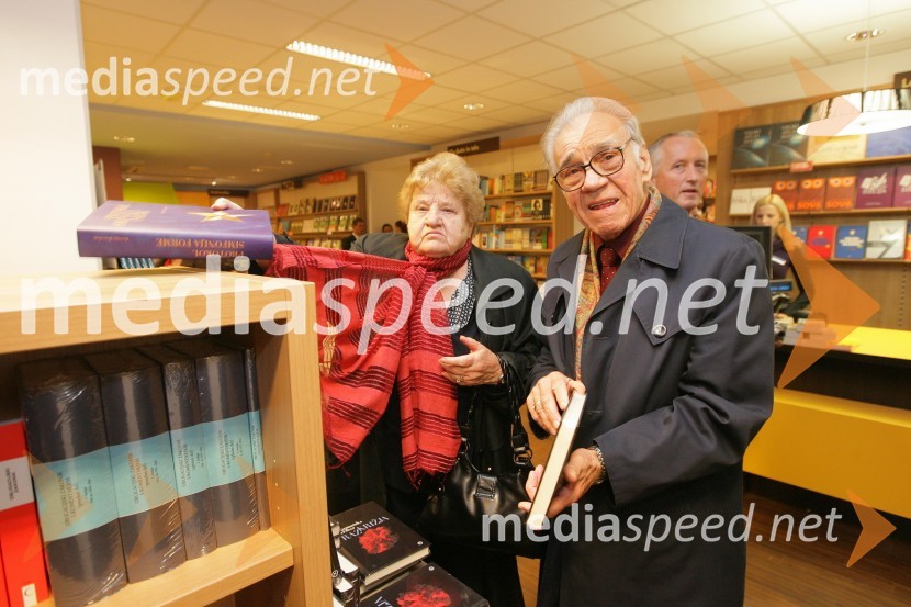 Obiskovalci Mestne knjigarne Maribor (MKM)Mladinska knjiga, odprtje Mestne knjigarne Maribor