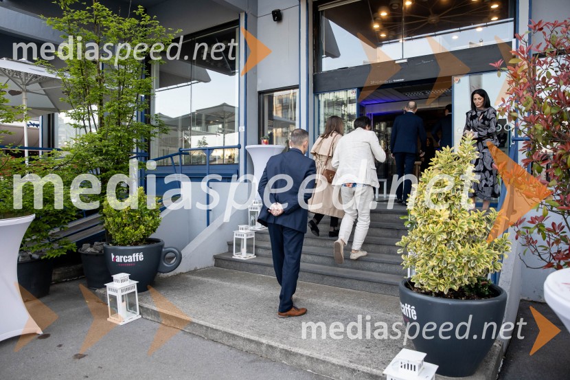 Predstavitev knjige Petra Čeferina Smeh na sodišču