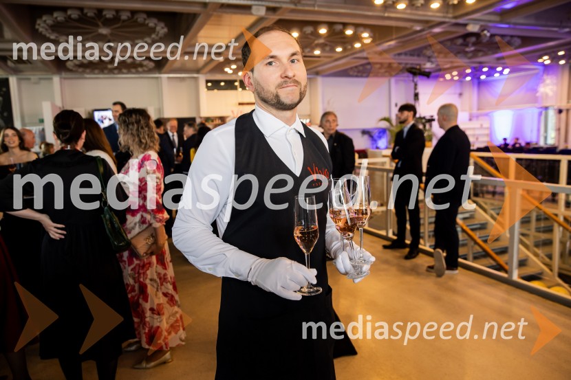 Predstavitev knjige Petra Čeferina Smeh na sodišču