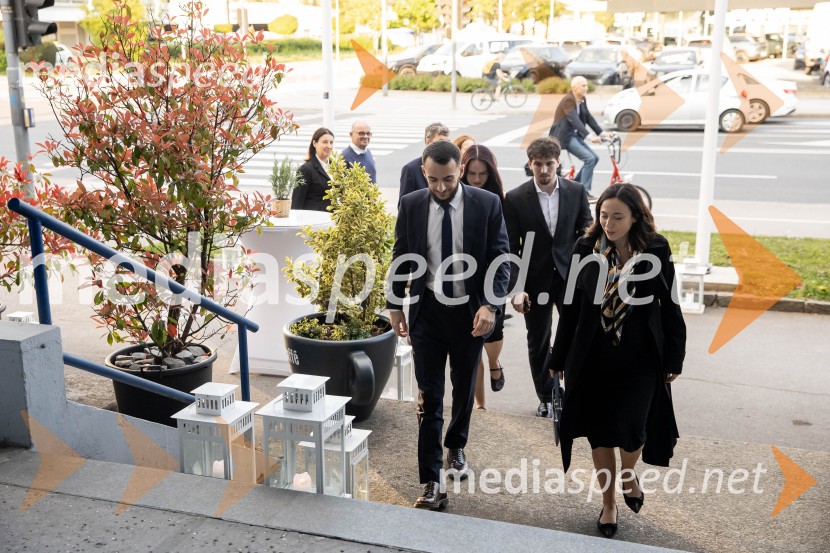 Predstavitev knjige Petra Čeferina Smeh na sodišču