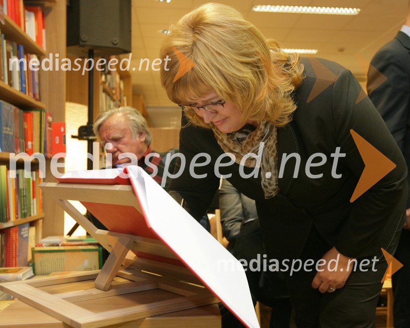 Iva Premerl, članica uprave Mladinske knjige TrgovineMladinska knjiga, odprtje Mestne knjigarne Maribor