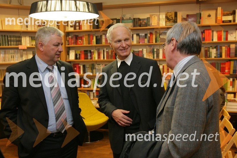 Peter Tomšič, predsednik uprave Mladinske knjige Založbe, Mirko Krašovec, ekonom mariborske nadškofije in Andrej Cunder, član uprave Mladinske knjige ZaložbeMladinska knjiga, odprtje Mestne knjigarne Maribor