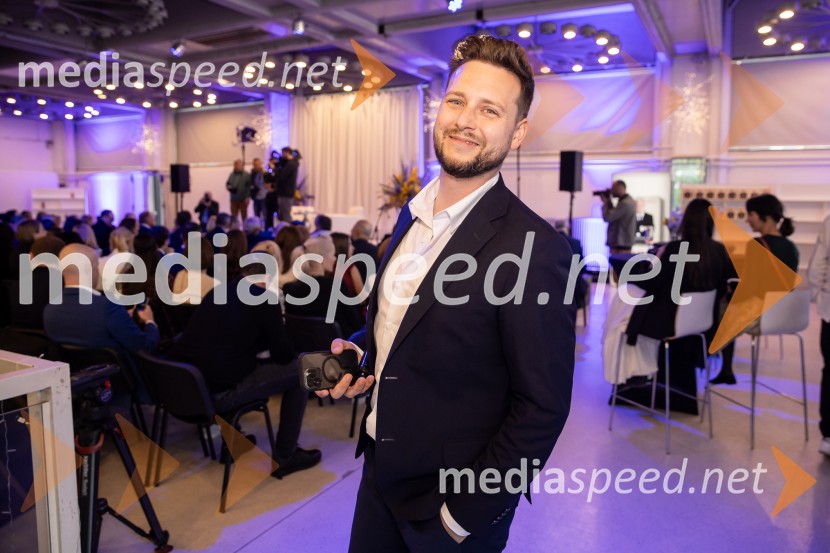 Predstavitev knjige Petra Čeferina Smeh na sodišču