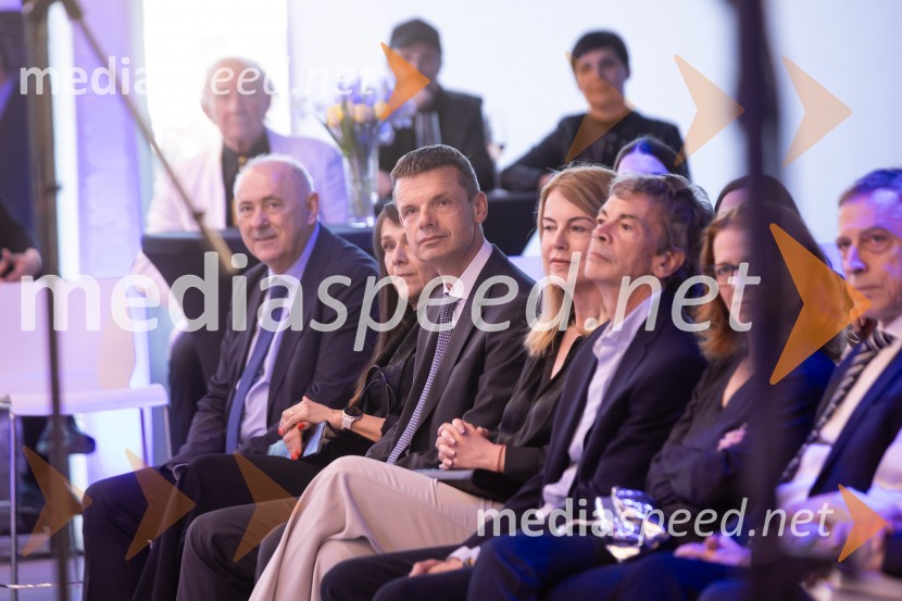 Predstavitev knjige Petra Čeferina Smeh na sodišču