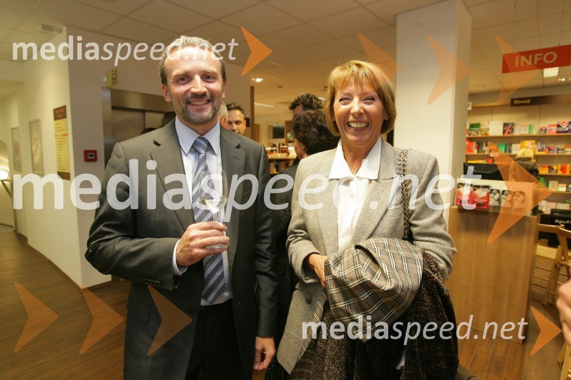 Marko Ručigaj, član uprave Mladinske knjige Založbe in Metka Hofbauer Zupan, direktorica Centra Oxford Mladinske knjige TrgovineMladinska knjiga, odprtje Mestne knjigarne Maribor