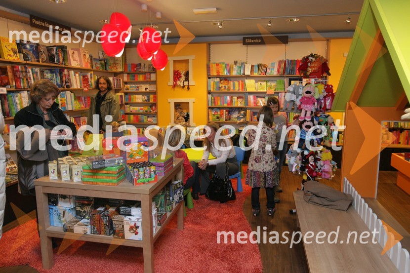 Otroški kotiček v Mestni knjigarni Maribor (MKM)Mladinska knjiga, odprtje Mestne knjigarne Maribor