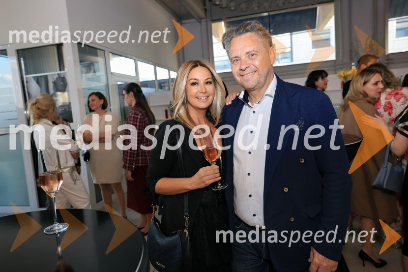  Saša Lendero, pevka, voditeljica;  ... Smeh na sodišču, predstavitev knjige Petra Čeferina