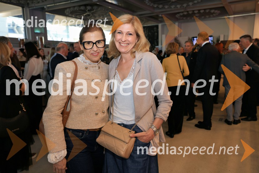  ... ;  Andreja  Comino, novinarkaSmeh na sodišču, predstavitev knjige Petra Čeferina