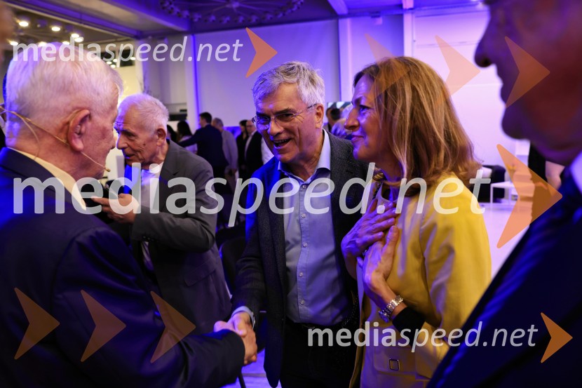  Aleksander  Zalaznik, generalni direktor Danfoss Trata, nekdanji predsednik Združenja Manager; dr. Maja Zalaznik, Predsednica Slovenske nacionalne komisije za UNESCO, nekdanja ministrica za izobraževanje, znanost in športSmeh na sodišču, predstavitev knjige Petra Čeferina