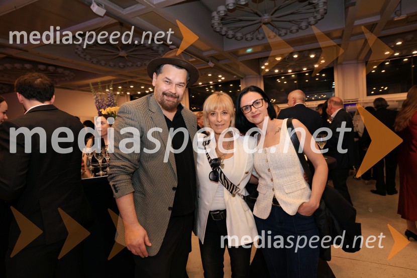  ... ;  Barbra Jermann, nekdanja urednica revije Suzy;  ... Smeh na sodišču, predstavitev knjige Petra Čeferina