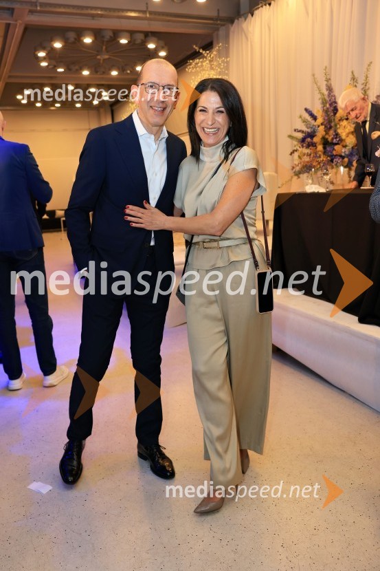  ... ;  Betka Šuhel Mikolič,  strateško komuniciranje, P&S svetovanjeSmeh na sodišču, predstavitev knjige Petra Čeferina