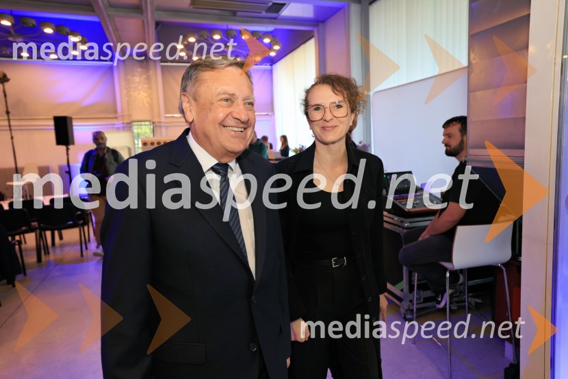  Zoran Janković, župan, Mestna občina Ljubljana;  Polona Lovšin, vodja komunikacij, Riko d.o.o.Smeh na sodišču, predstavitev knjige Petra Čeferina