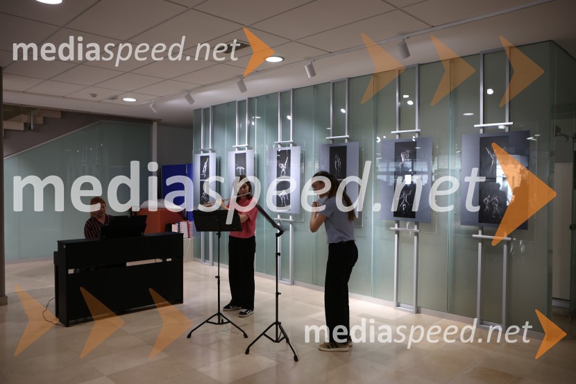 Dialog telesa, odprtje fotografske razstave, Miha Kacafura